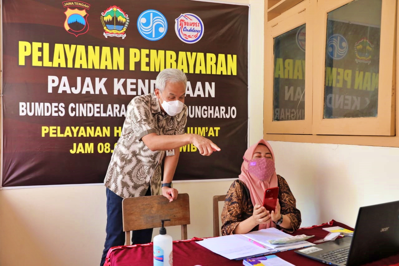 Ganjar Pranowo saat berkunjung ke sebuah Desa di Kabupaten Grobogan