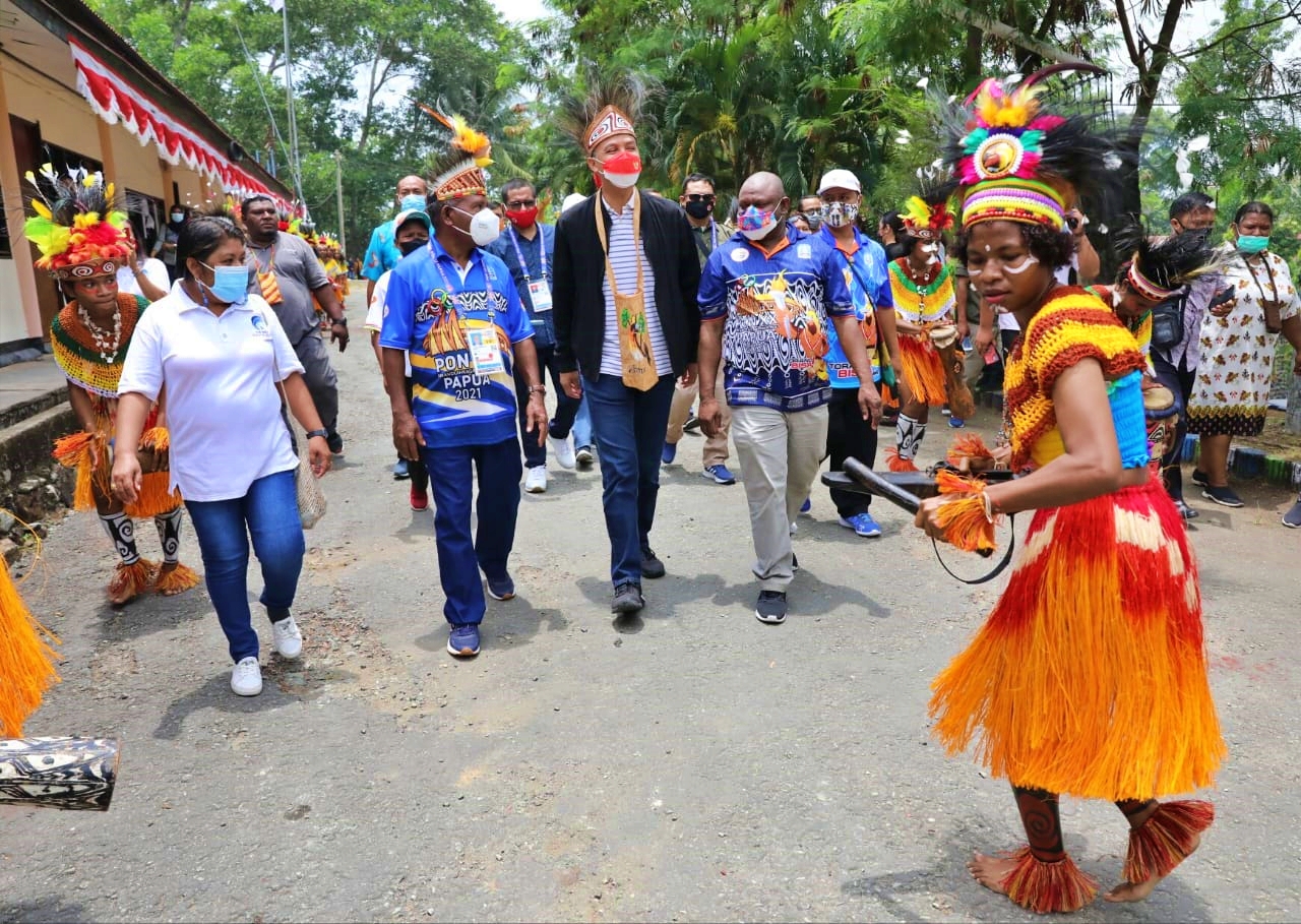 Ganjar Pranowo saat kunjungan ke Papua