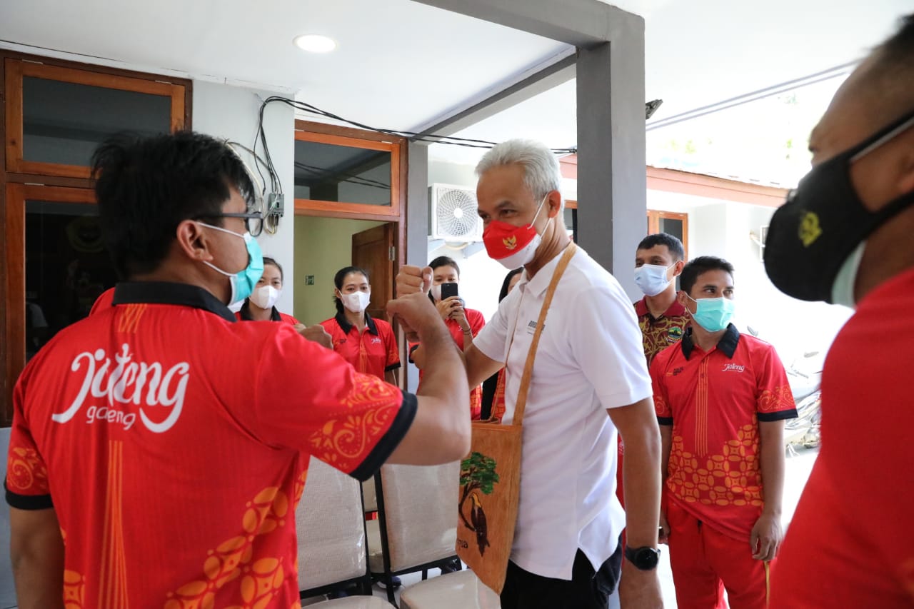 Ganjar Pranowo saat kunjungi wisat atlet yang berlaga di PON XX Papua