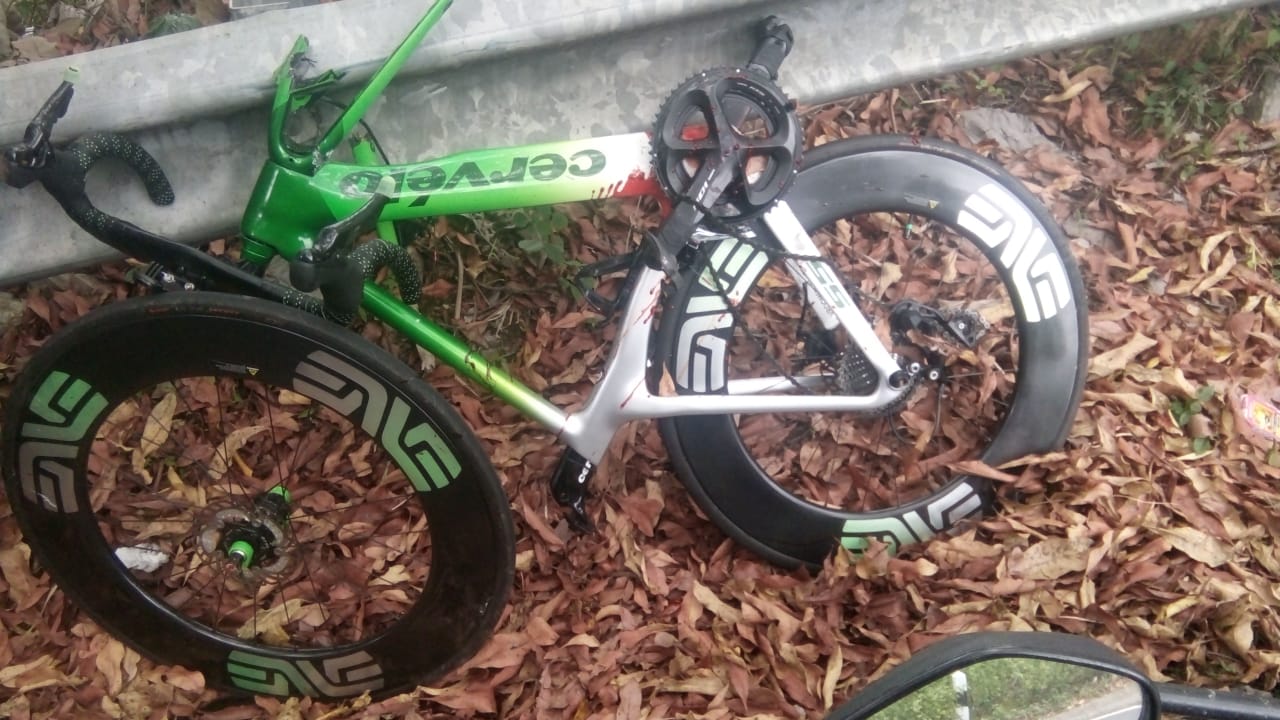 HANCUR: Sepeda ayun milik korban kecelakaaan maut di Jogjakarta, Ifan Rismanto, 48, warga Kabupaten Magelang. (foto: ist)