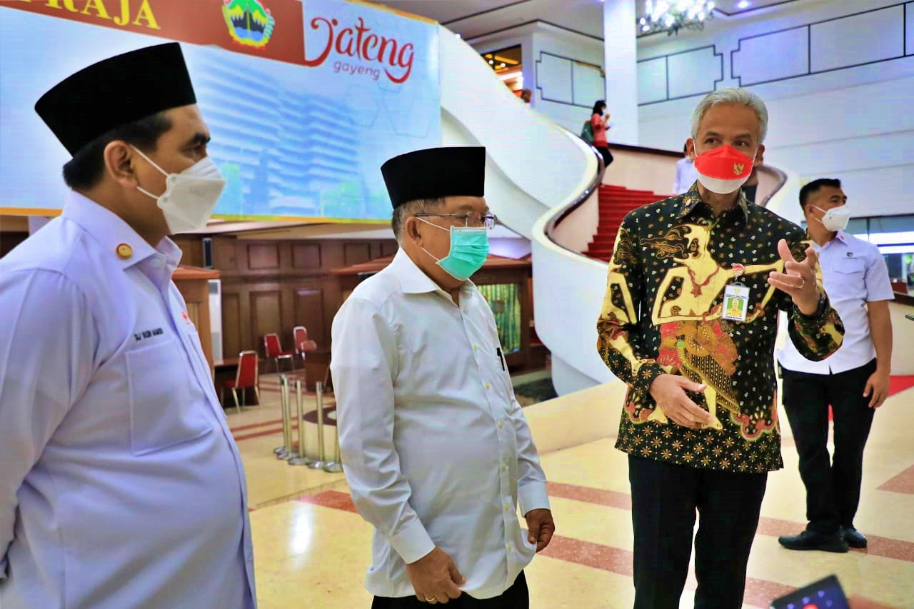 Jusuf Kalla saat berkunjung ke Semarang disambut Ganjar Pranowo bicara soal PMI