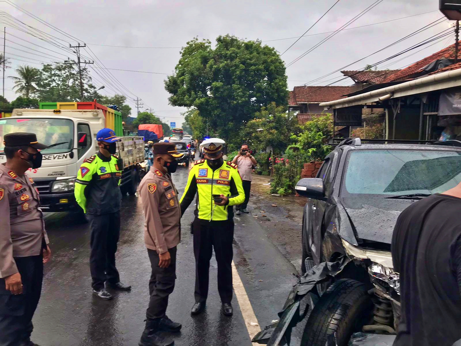 Kapolres Magelang langsung terjun ke lokasi kejadian kecelakaan beruntun di Secang Magelang