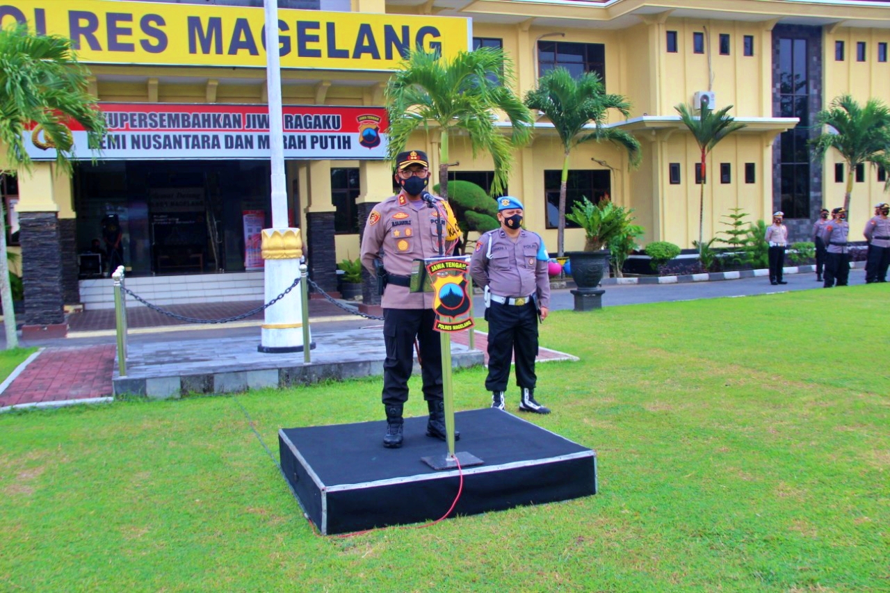 Kapolres Magelang saat memimpun Apel Pagi di Halaman Mako Polres Magelang