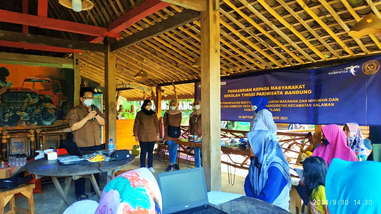 Pengabdian Kepada Masyarakat Sekolah TInggi Pariwisata Bandung