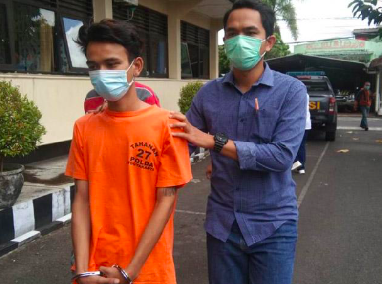 BORGOL: Muhammad Supya Alam alias SA, 24, digelandang petugas di Mapolres Sleman. (foto: ist)