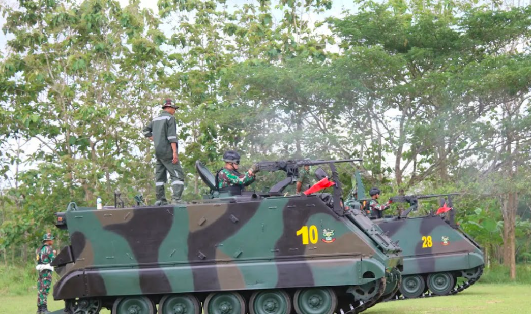 Batalyon Infanteri (Yonif) Mekanis Raider 411/Pandawa Kostrad TNI Angkatan Darat uji Ranpur M113 A1 di Lapangan Tembak Salaman, Kabupaten Magelang. (foto: penkostrad)