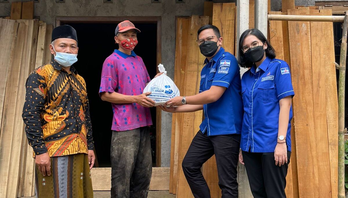 Bulan Bakti Partai Demokrat, Mas Bram Salurkan 1.000 Paket Sembako ke Warga Terdampak Pandemi Covid-19