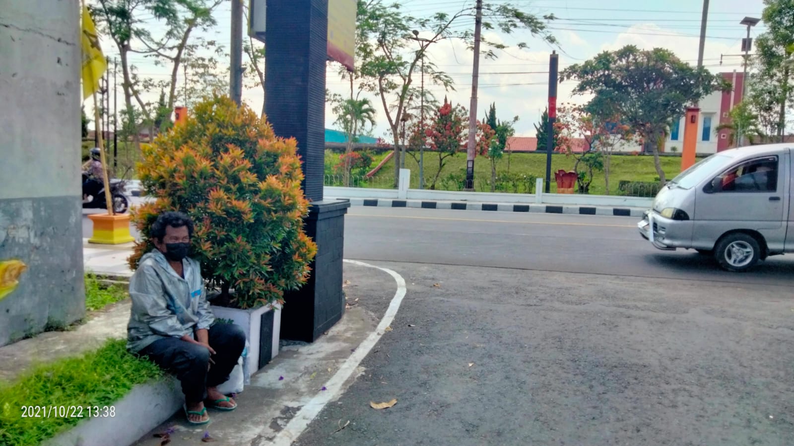 TOLONG! Seorang Pria Linglung 3 Hari Hidup di Pinggir Jalan A Yani Magelang, Mengaku Orang Jogja