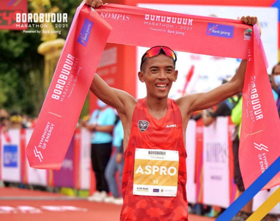 Agus Prayogo jadi juara ajang Elite Race Borobudur Marathon 2021