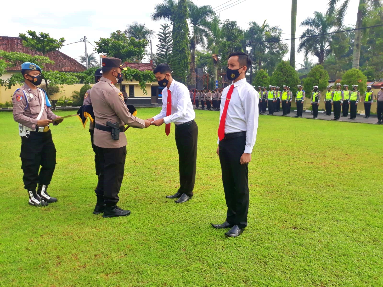 Anggota Polres Magelang raih reward penghargaan dari Kapolres