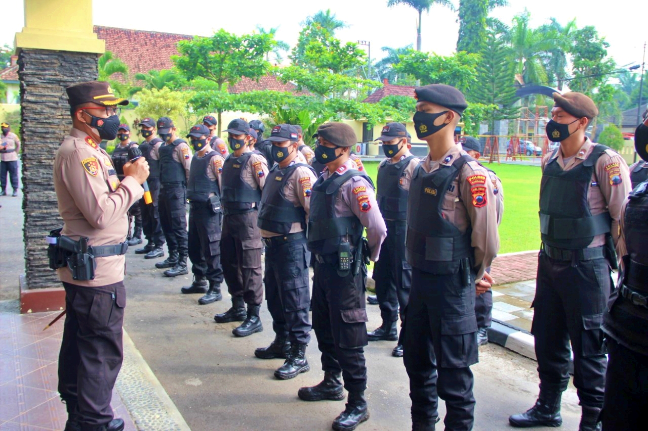 Kapolres Magelang AKBP M Sajarod Zakun saat memberikan arahan kepada anggota untuk patroli antisipasi Klitih