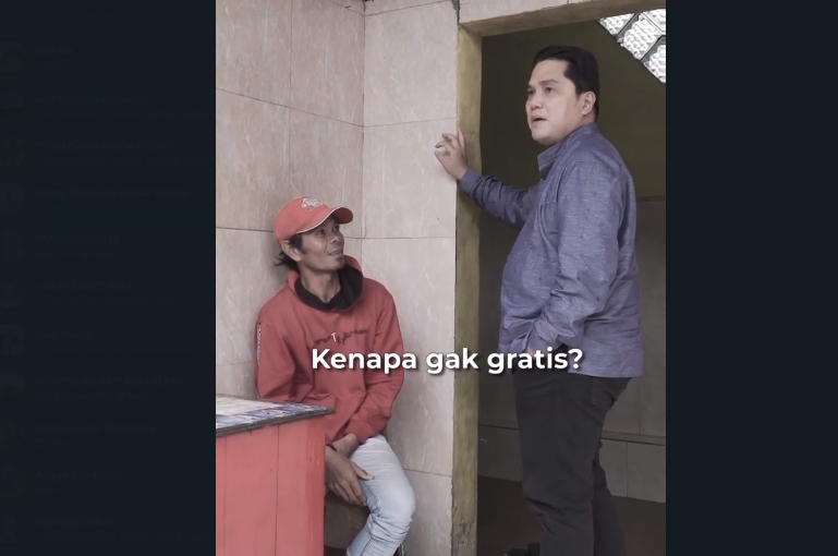 Menteri BUMN saat di toilet sebuah Pom Bensin atau SPBU di Probolinggo