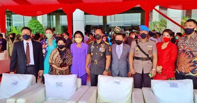 Panglima Andika Perkas potret bersama keluarga dan ada adiknya yang anggota Polri_foto Instagram diaz.hendropriyono