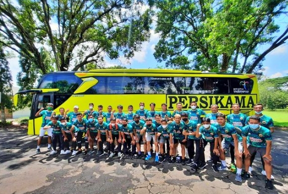 Pemain Persikama Kabupaten Magelang saat tiba di Stadion Bumipala Temanggung