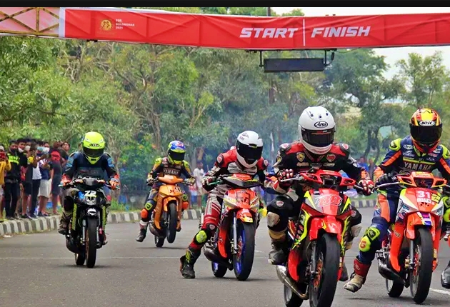 Pembalap Road Race Dulongmas 20221 di Magelang