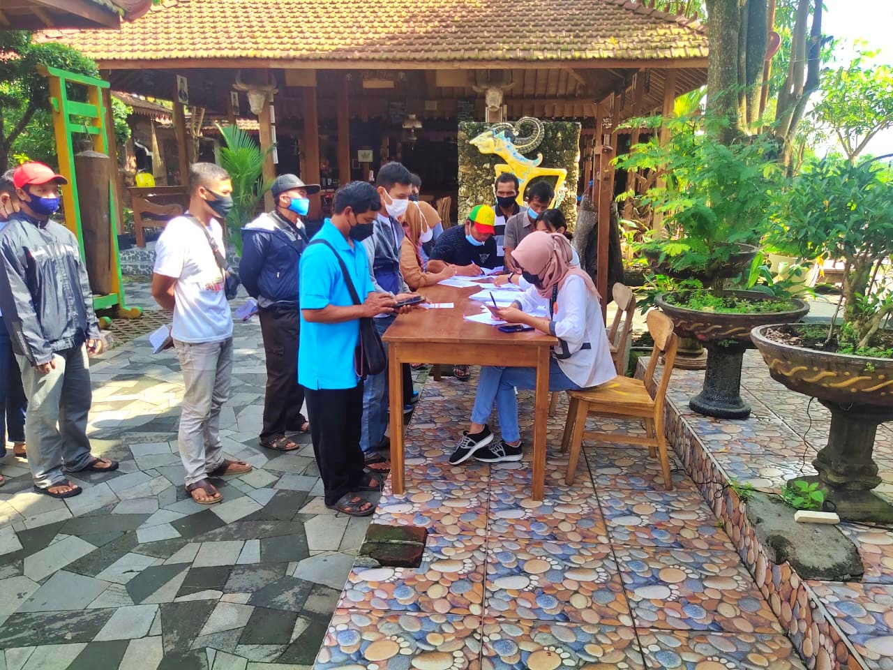 Proses vaksinasi oleh Polres Magelang di Semesta Area Resto Borobudur