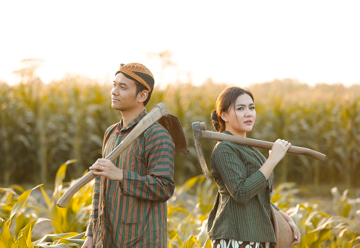 ROMANTIS: Momen foto preweding Vicky Shu bersama calon suami pada 2017. (foto: ilustrasi/ist)