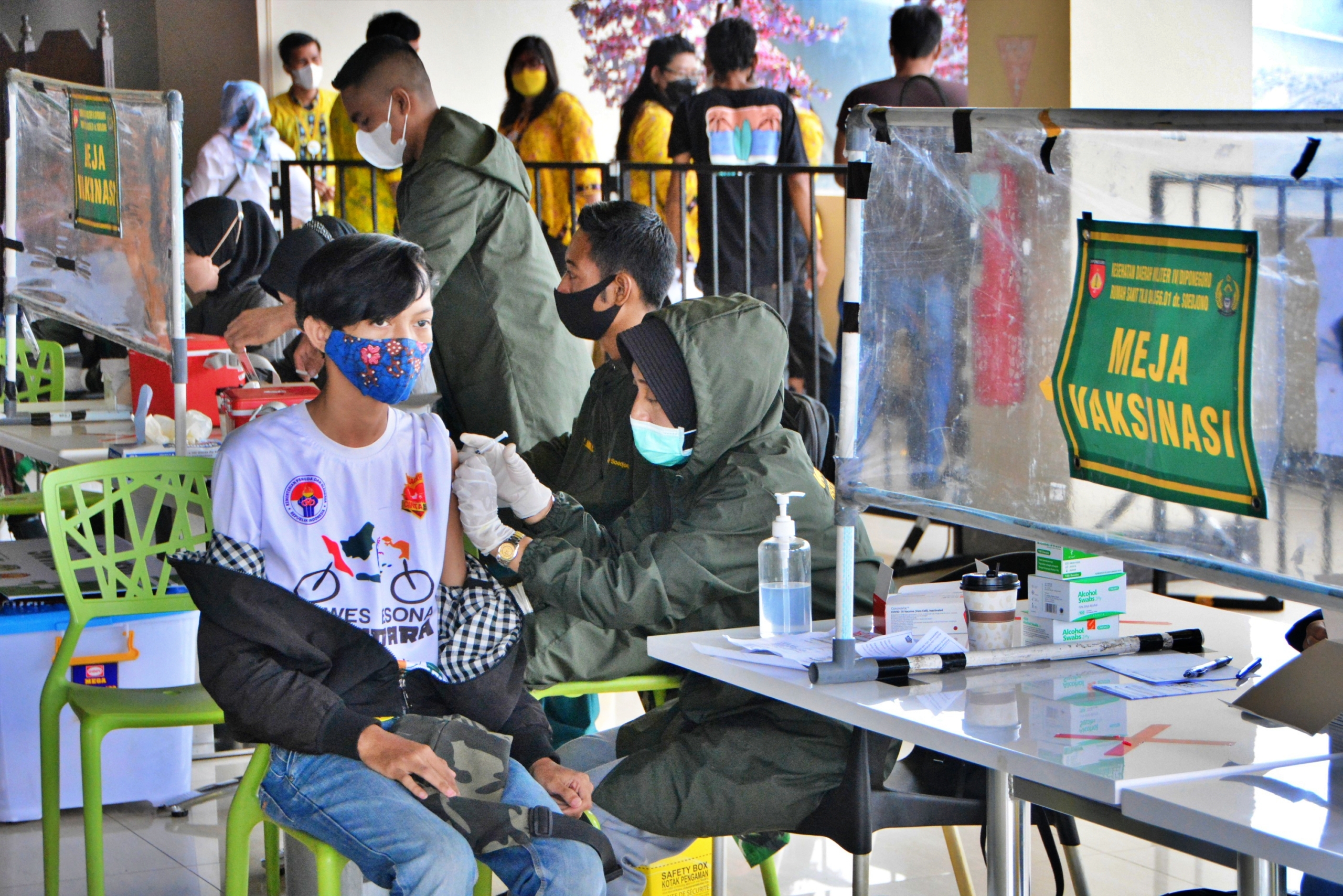 Suasana Vaksinasi di Artos Mall