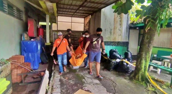 Tim Inafis Polres Magelang saat mengevakuasi mayat yang ditemukan di sebuah SPB Salam Magelang