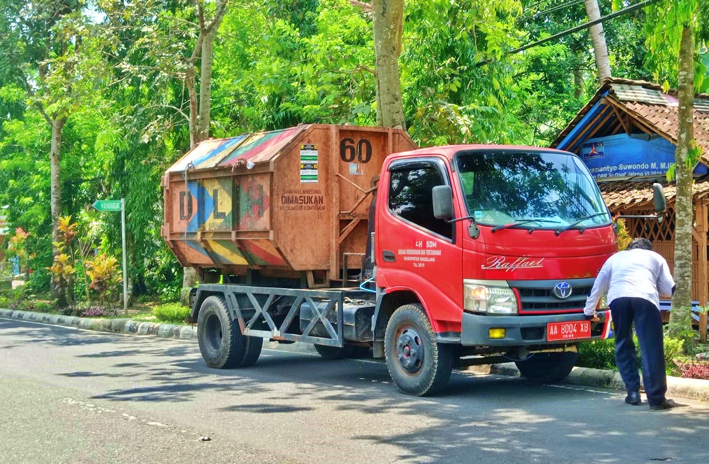 Truk Pengangkut Sampah milik UPTD Pengelolaan Sampah Dinas Lingkungan Hidup Kabupaten Magelang