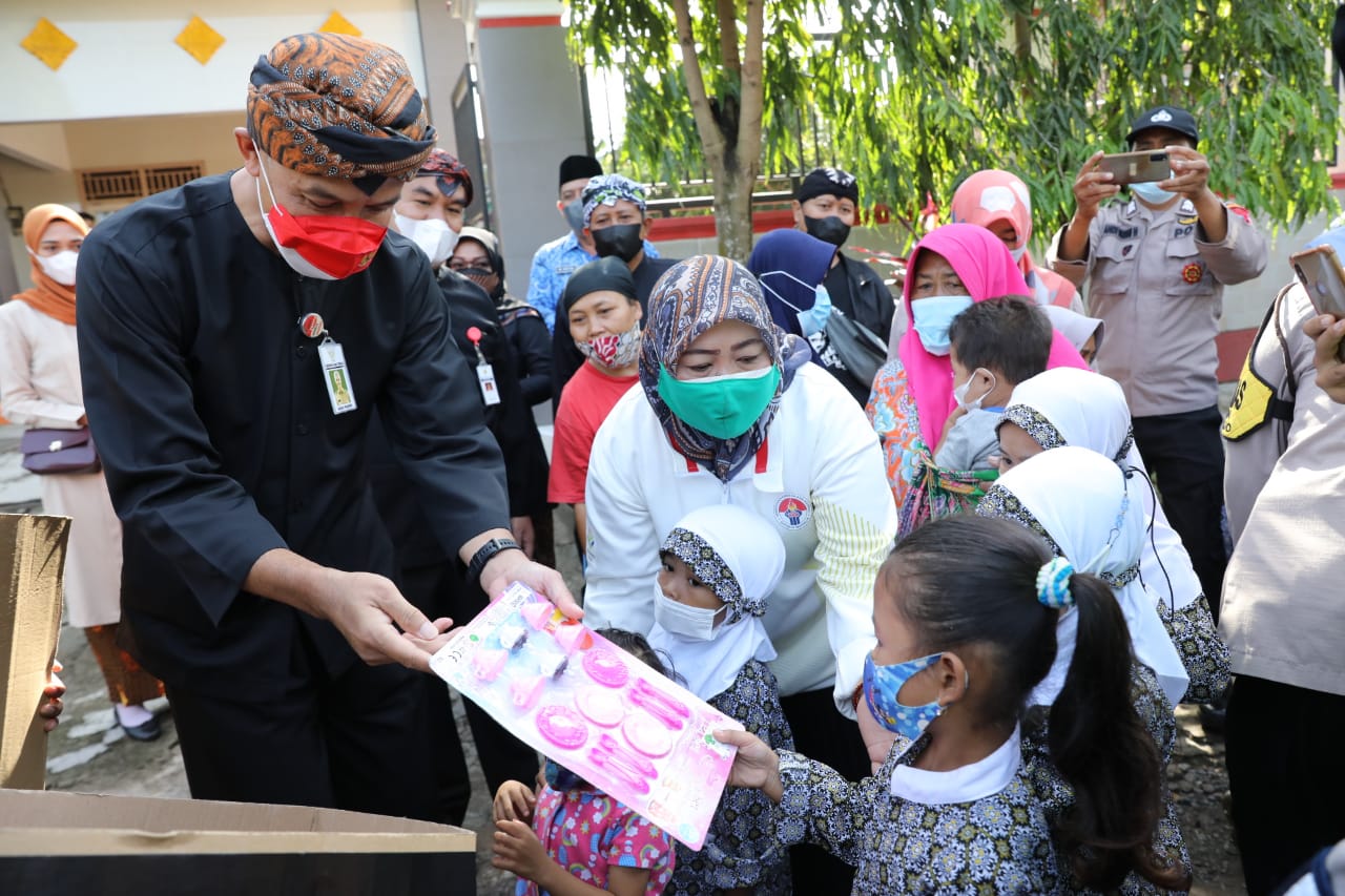 Heboh, Warga Blora Sambut Kedatangan Ganjar Pranowo