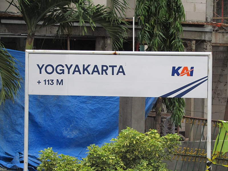 Bukan Penunjuk Jarak, Apa Arti Angka di Papan Nama Stasiun?