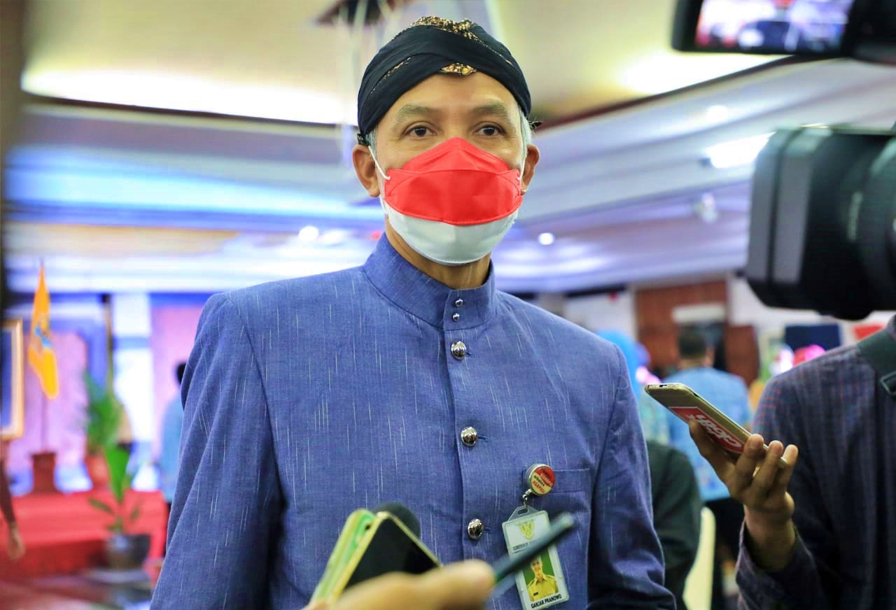 Ganjar Pranowo saat diwawancarai awak media terkait covid omicron