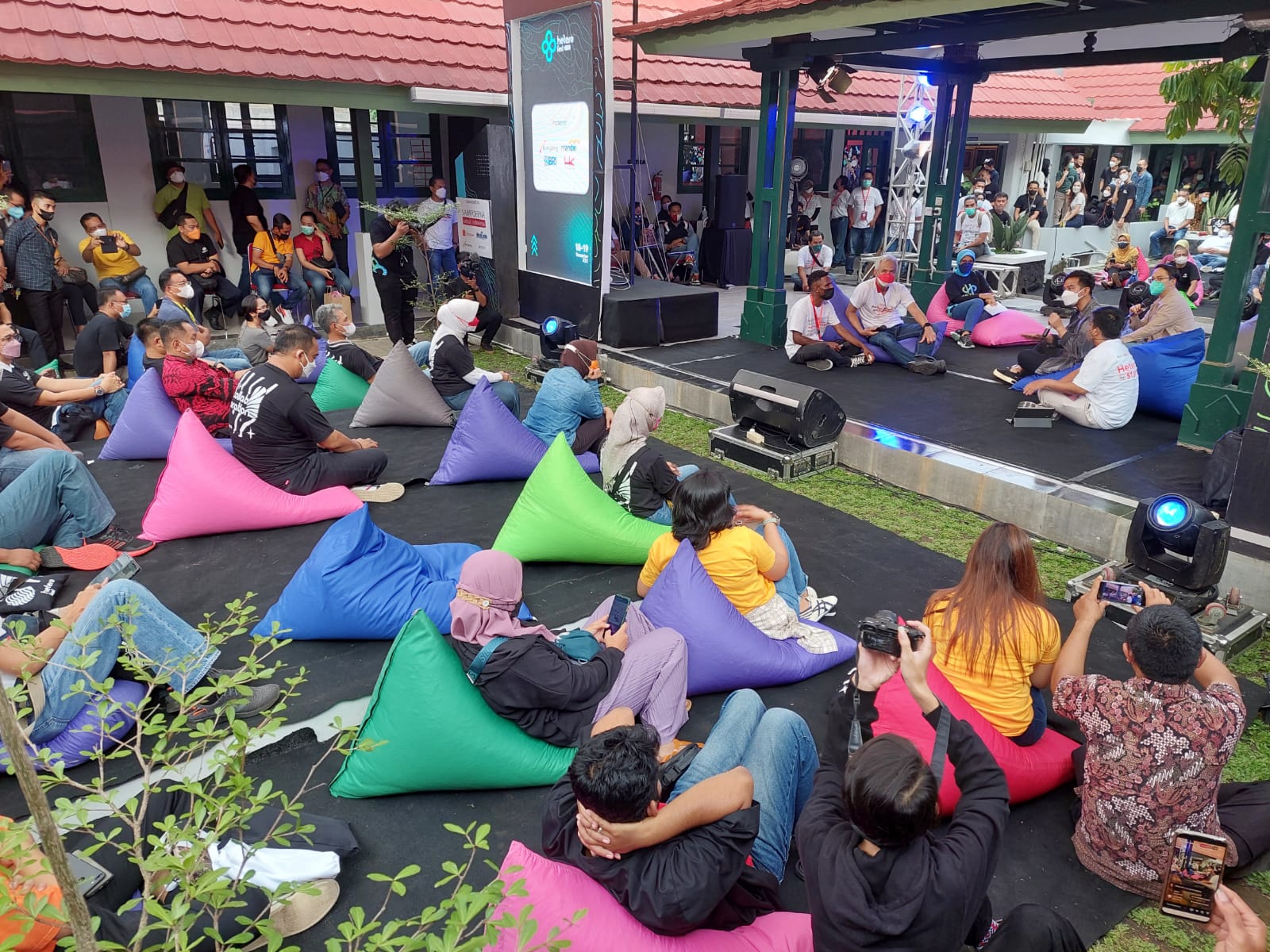 Ganjar dan Gibran saat luncurkan Hetero Space Solo
