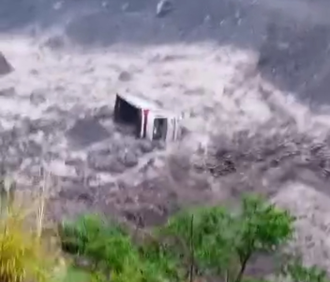 Hujan Di Puncak, Sebagian Sungai yang Berhulu di Merapi Banjir