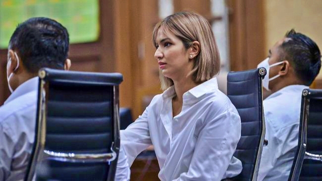Nia Ramadhani saat sidang kasus sabu