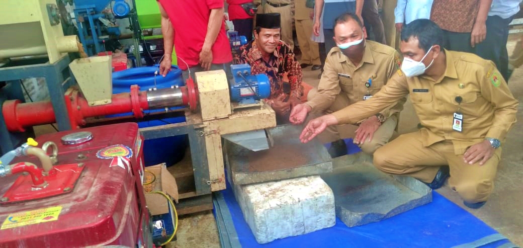 Pejabat Pemkab Magelang saat menghadiri lounching pabrik produksi pakan ikan di Pabelan