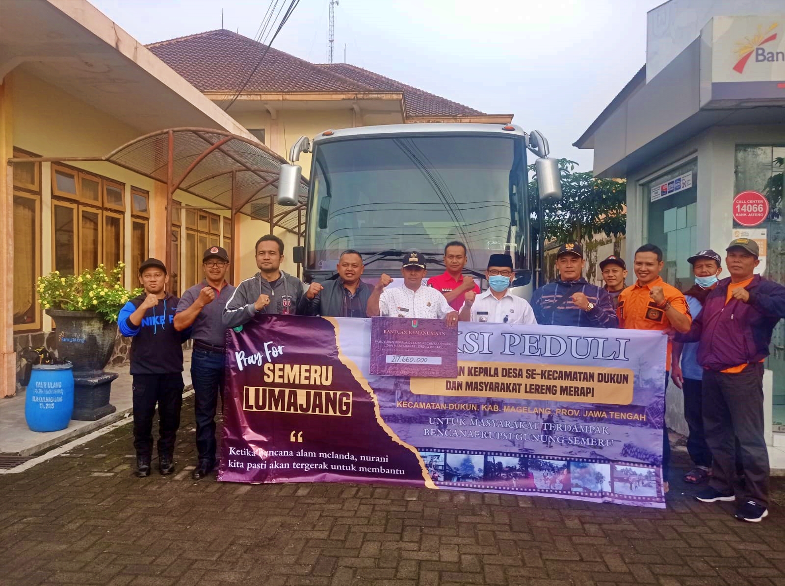 Perwakilan Paguyuban Kepala Desa Lereng Merapi Di Kecamatan Dukun Kabupaten Magelang hendak mengantarkan donasi masyarakat ke Korban Semeru di Lumajang