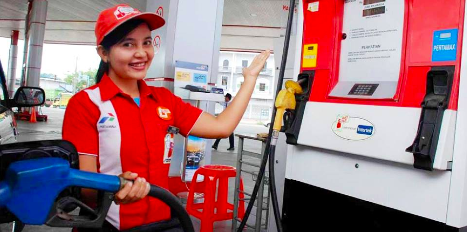 Pegawai SPBU. (foto: ist)