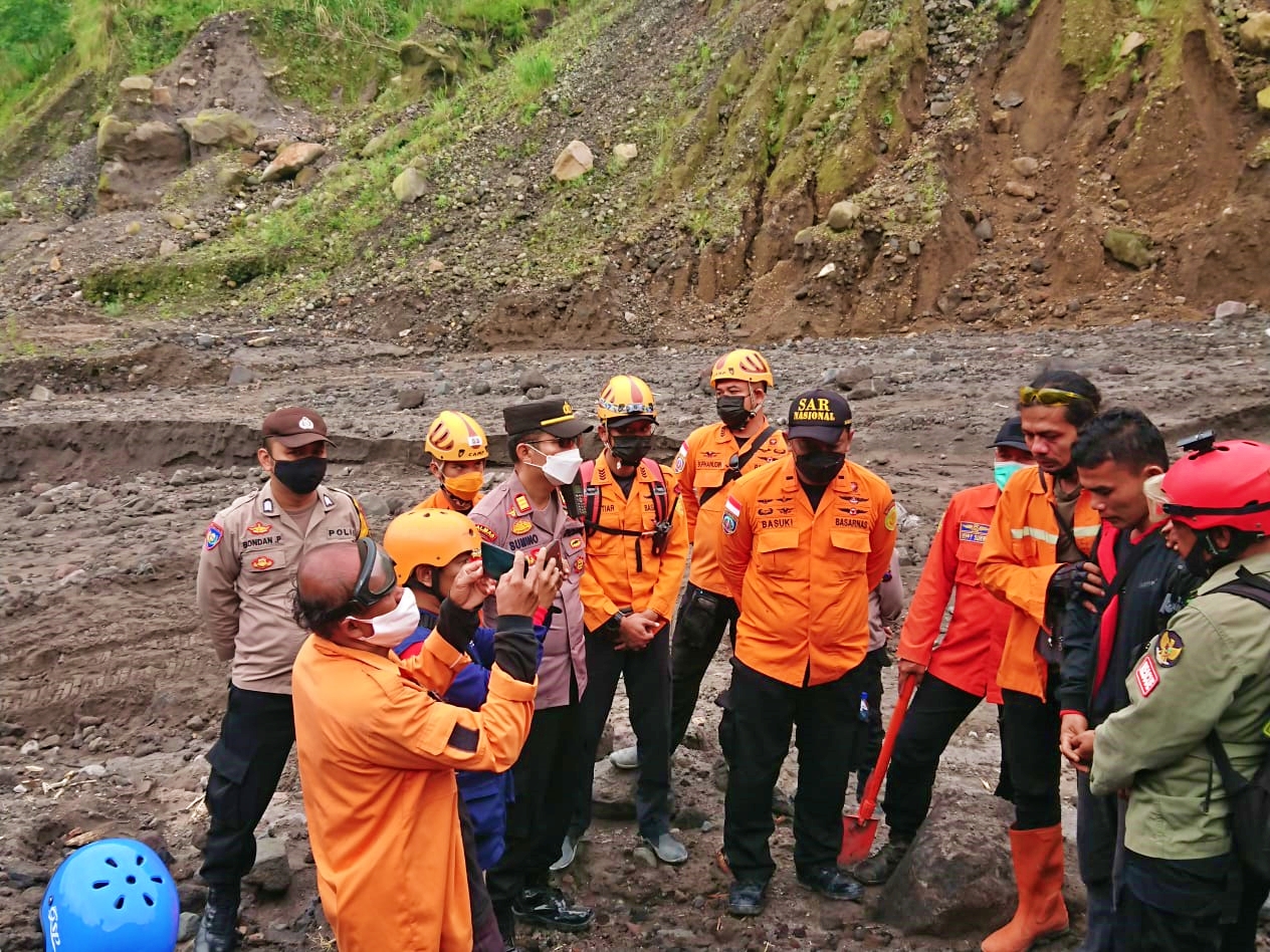 Tim Gabungan masih lakukan pencarian korban lahar dingin merapi di kali bebeng Magelang
