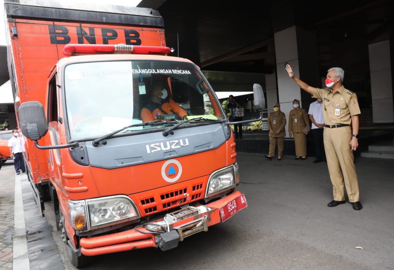 Ganjar Kirim 50 Relawan dan Logistik Senilai Rp 934 Juta ke Jatim