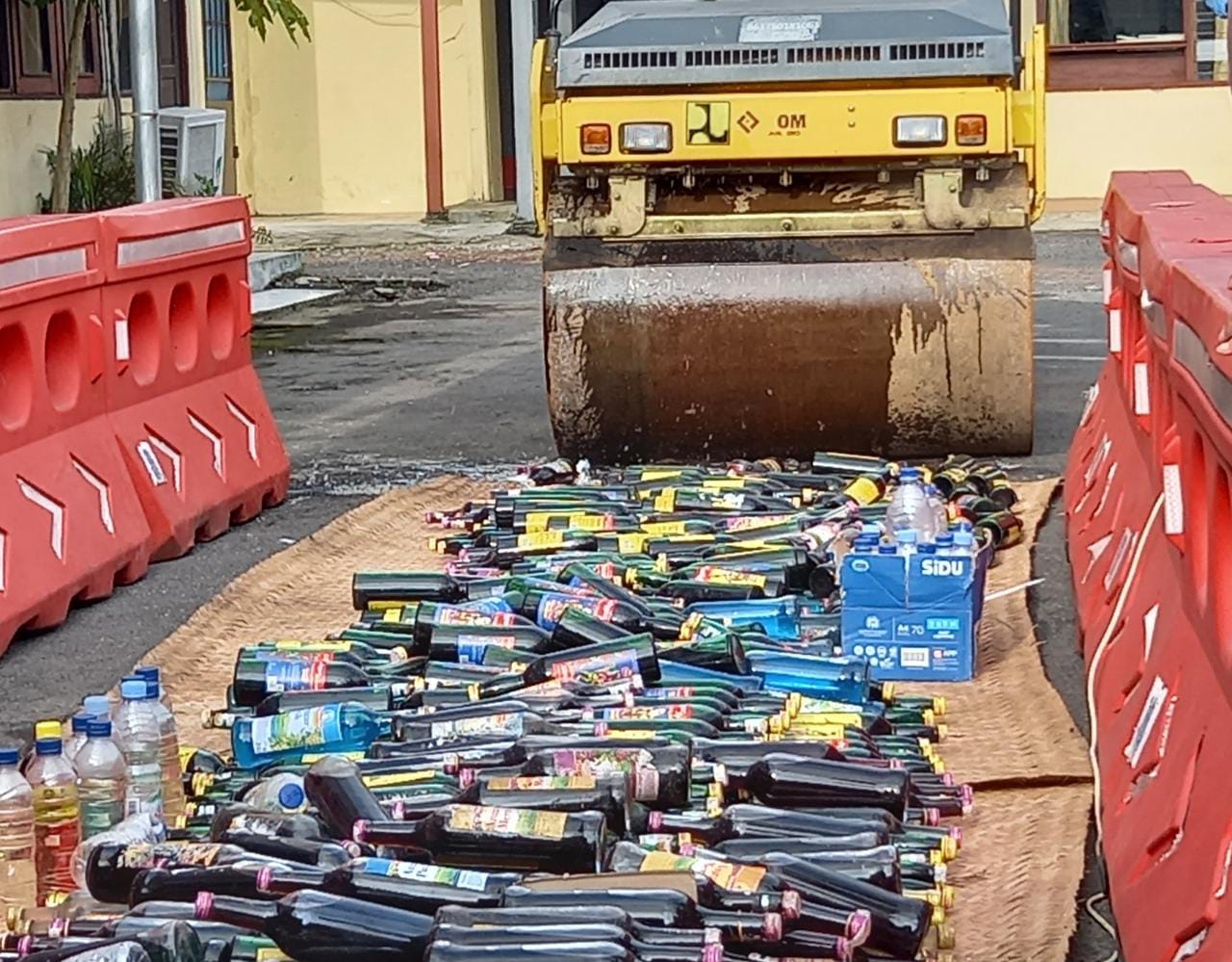 Polres Magelang Kota Musnahkan Barang Bukti Botol Miras, Petasan, Narkoba dan Knalpot Jambrong