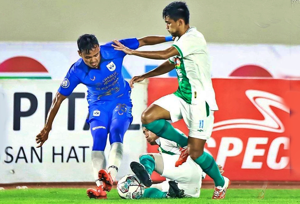 laga PSS Sleman melawan PSIS Semarang