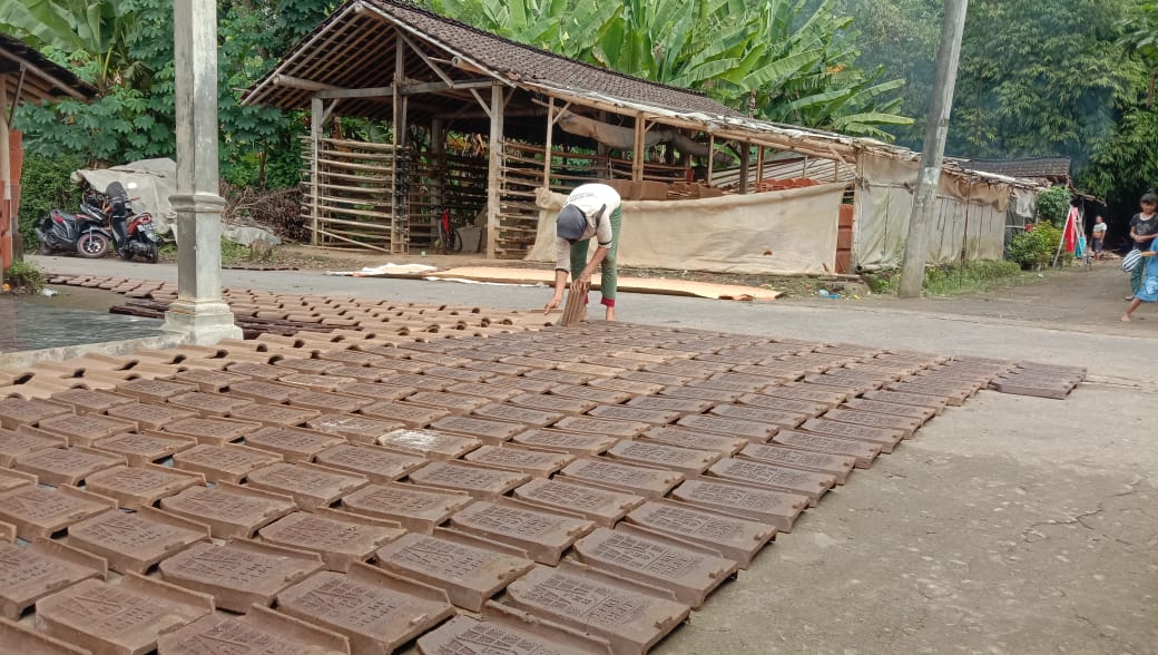 Melihat Perajin Genting di Desa Donorojo Magelang