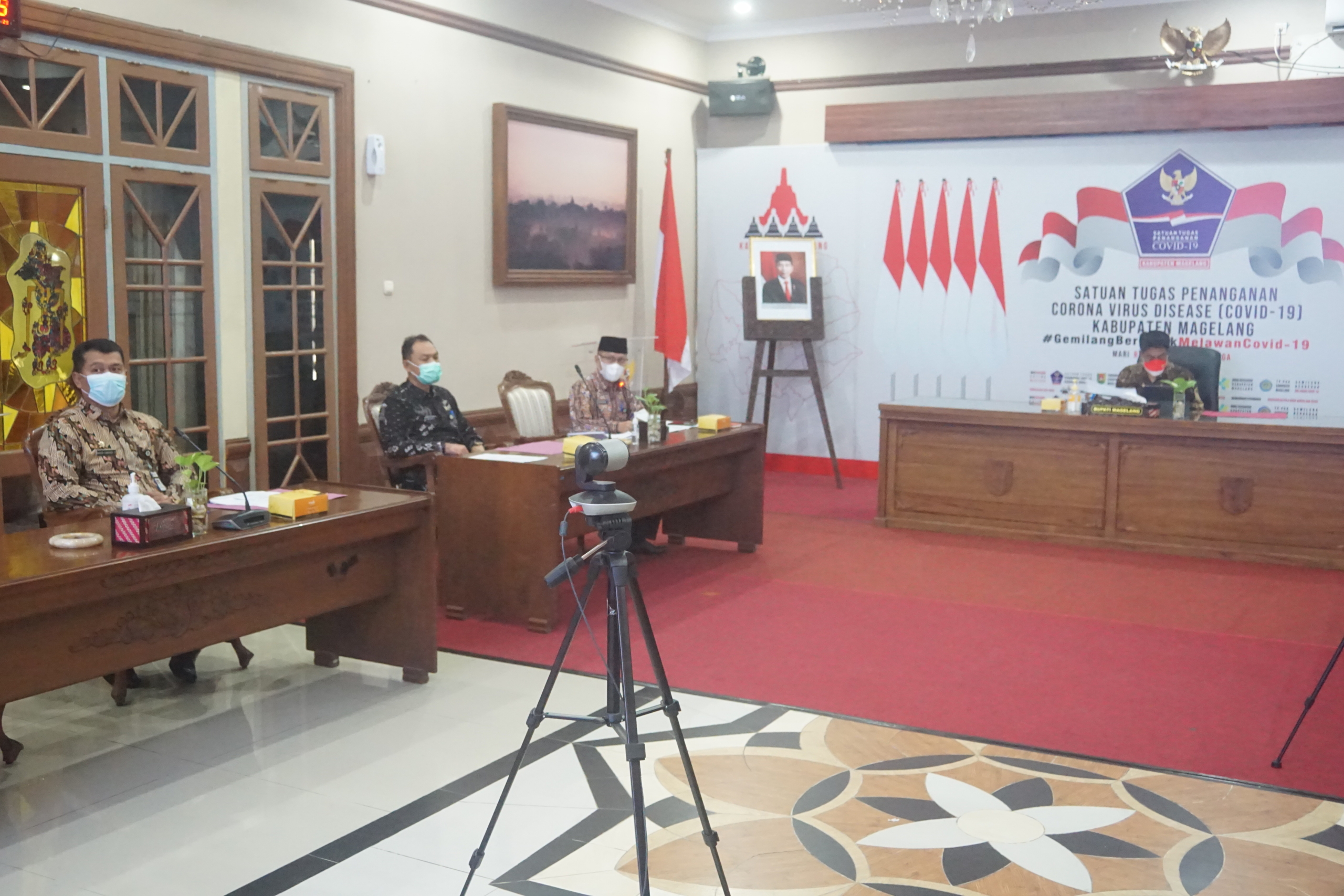 Bupati Magelang Zaenal Arifin saat memberikan arahan dalam tindak lanjut pada capaian MCP melalui zoom meeting.
