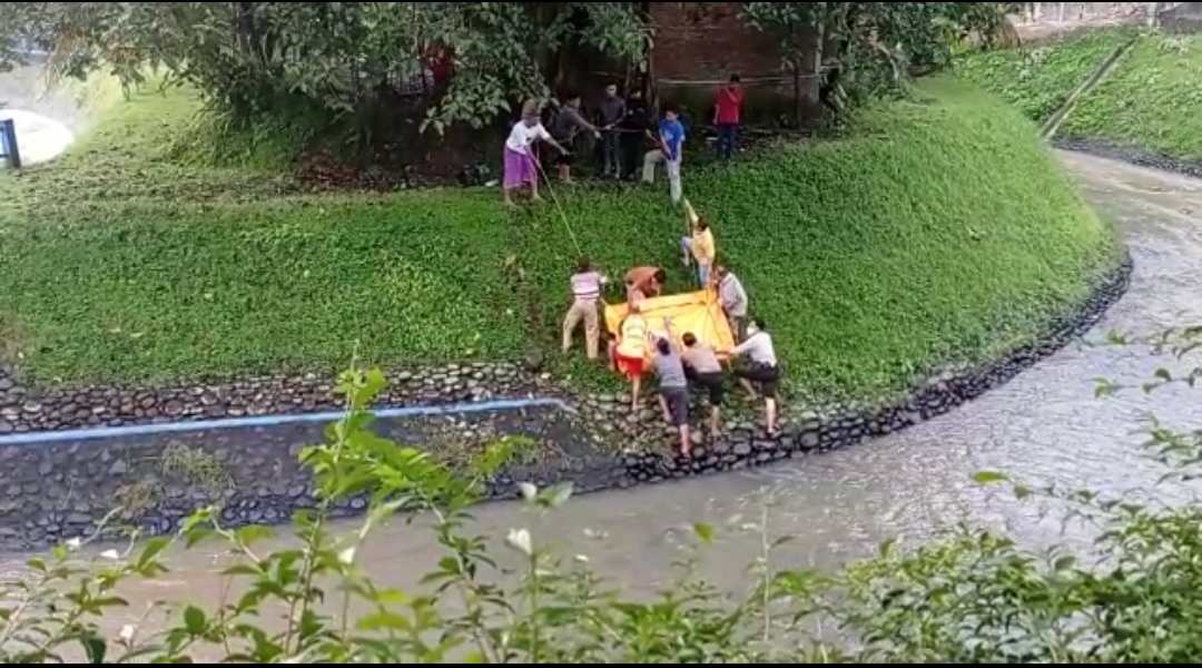 BREAKING NEWS : Mayat Perempuan Tanpa Identitas Ditemukan Di Sungai Tangsi Salaman