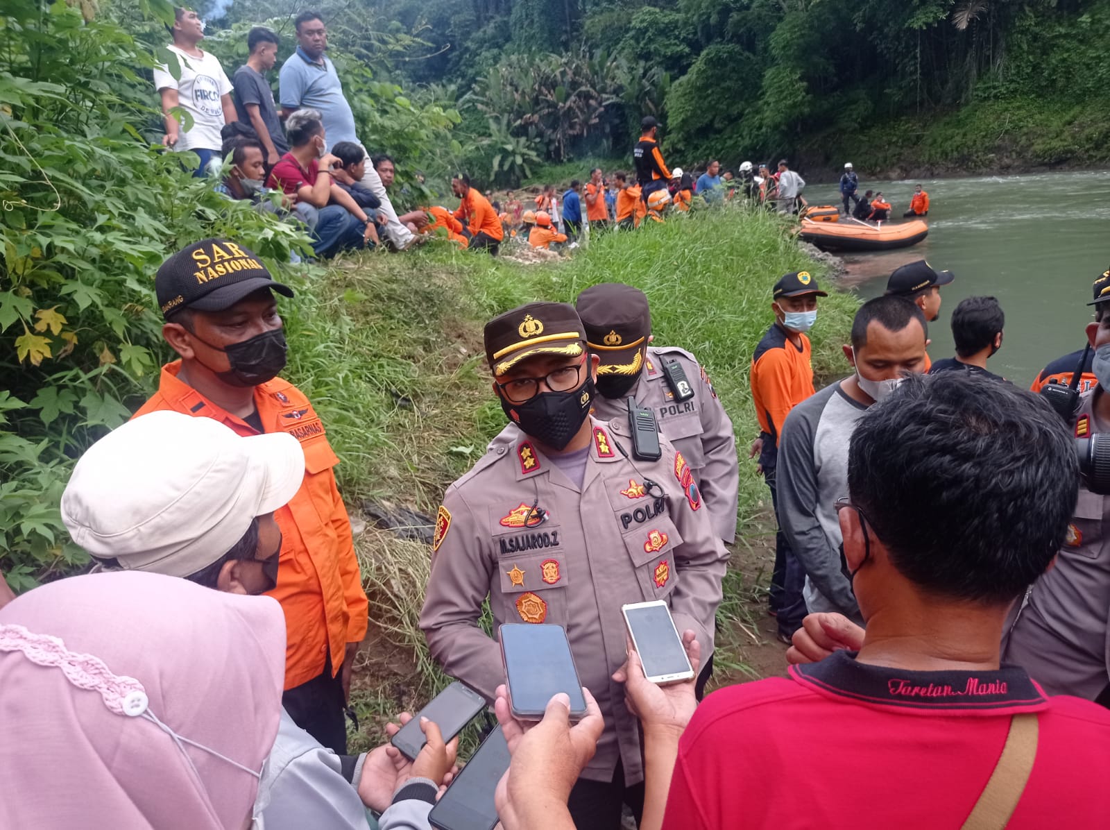 Kapolres Magelang saat diwawancarai terkait laka air dua santri hanyut di Sungai Elo (5/1/2022)_Foto bsn