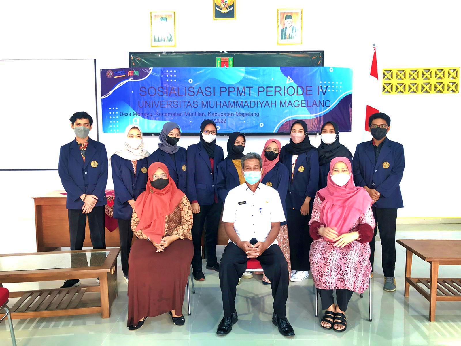 PENGABDIAN MASYARAKAT : Dosen Dan Mahasiswa UNIMMA Mengadakan sosialisasi sekaligus penerjunan PPMT bersama Kades dan Kader PKK di desa Menayu