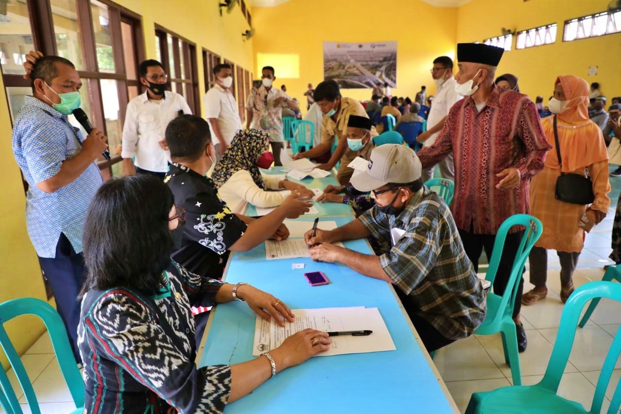 Proses konsultasi publik dan pengadahaan lahan jalan tol bawen-yogyakarta di Magelang