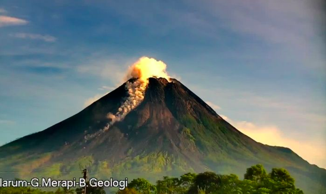 Dalam sehari Gunung Merapi mengalami 161 kali gempa guguran. (foto: ist)