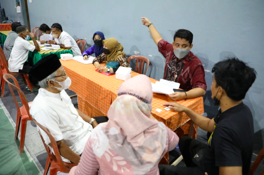 Pejabat Pembuat Komitmen (PPK) Jalan Tol Jogja-Bawen bersama masyarakat Desa Candimulyo. (gambar: ist)