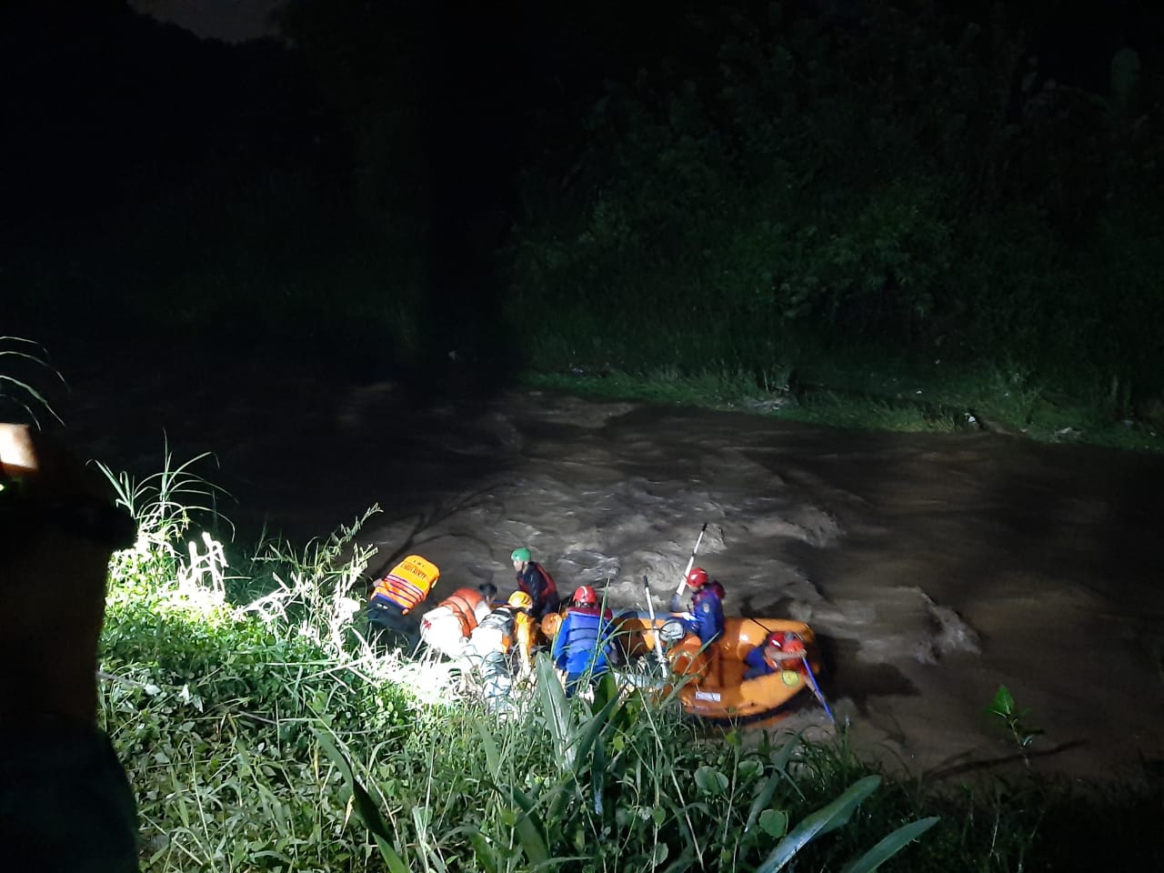 Cari Rumput di Delta Sungai Progo, Seorang Warga Kajoran Magelang Terjebak Arus Banjir