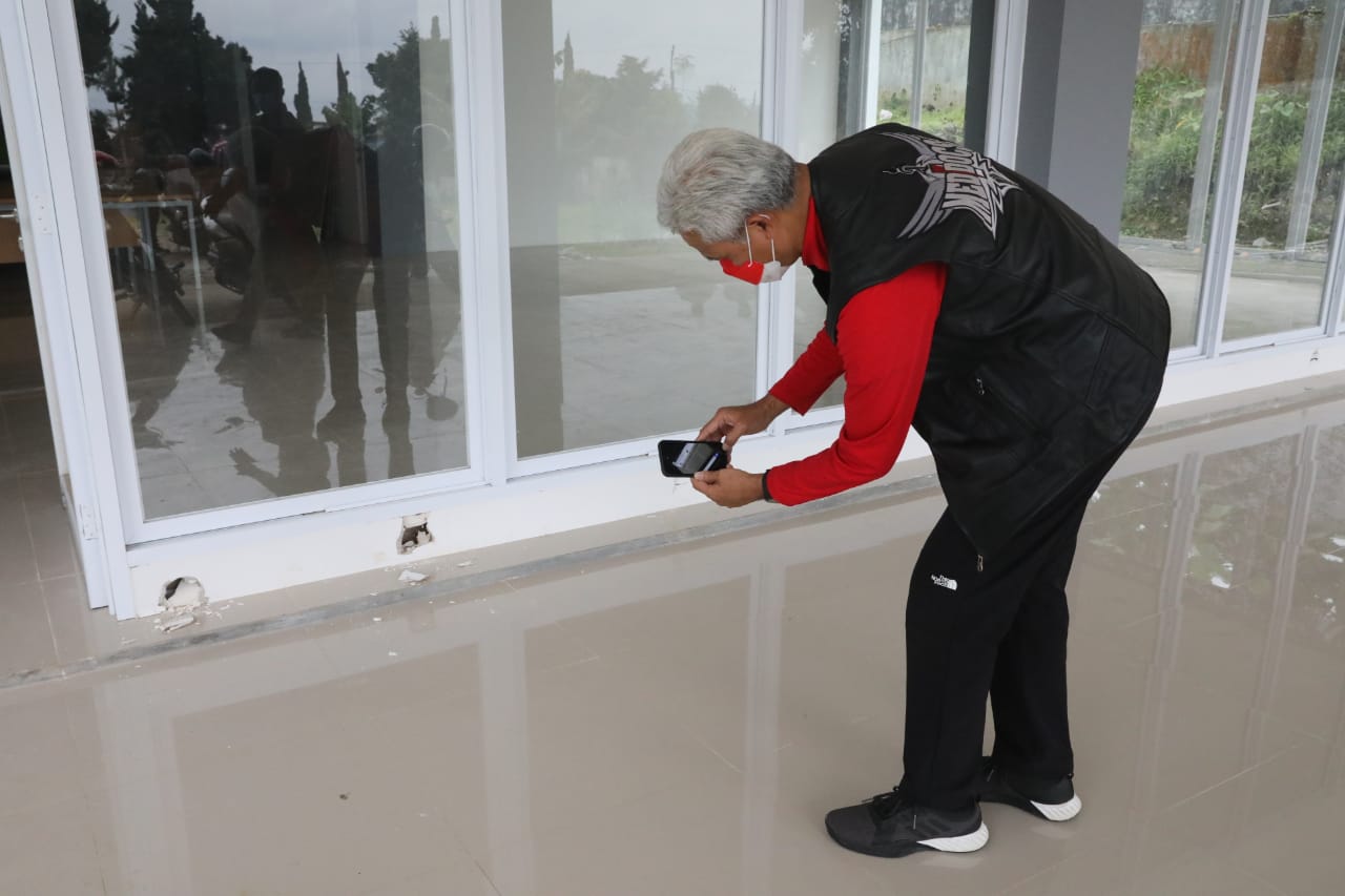 Temukan Tembok Palsu di Bangunan SMAN Tawangmangu, Ganjar: Jangan Main-main!