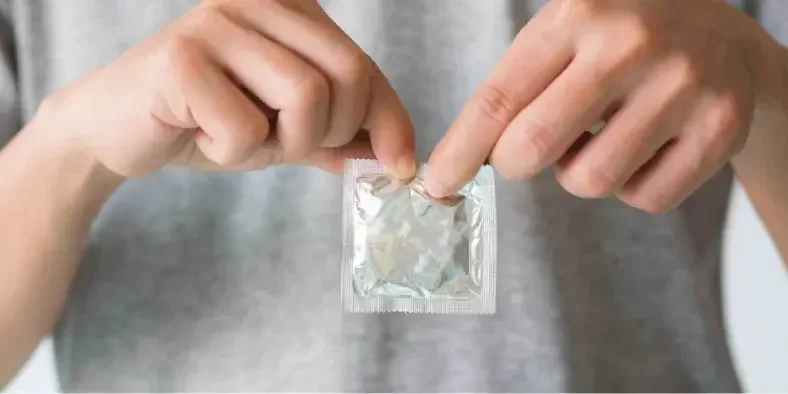 Satpol PP Solo Razia Indekos: Temukan 3 Pasangan Tak Resmi Berduaan di Kamar Hingga Seplastik Kondom