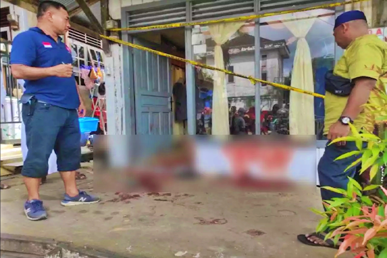 rumah bersimbah darah setelah suami bacok istri yang ketahuan selingkuh dengan pria lain