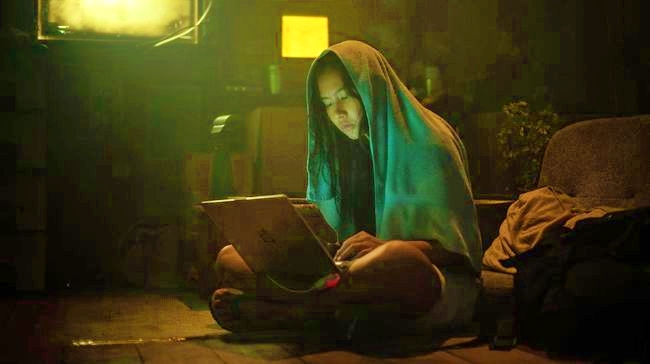 tangkapan layar salah satu frame film Penyalin Cahaya